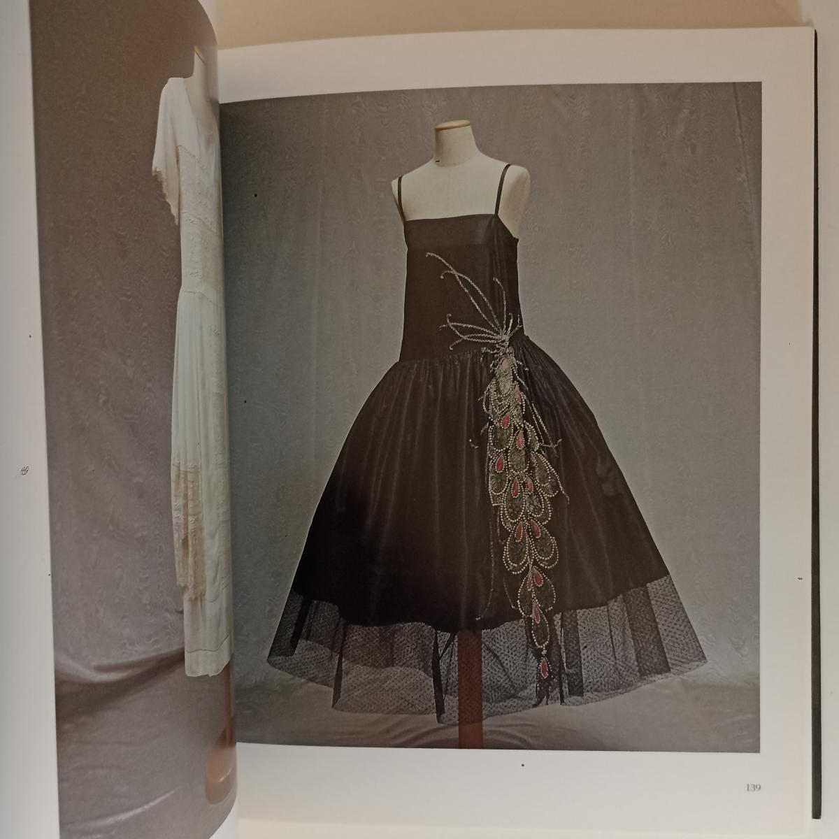 LT- VESTIRE LA SCENA L'ATELIER DI TIRELLI CATALOGO -- ELECTA -- 1993 - B- YFS116
